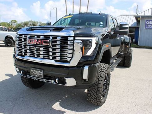 Used 2024 GMC Sierra 3500 Denali w/ Denali Reserve Package AWD/4WD image 3