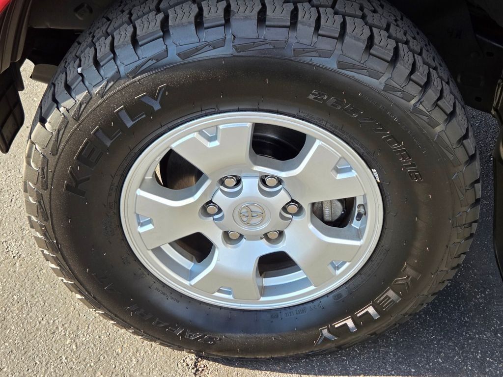 Used 2015 Toyota Tacoma PreRunner w/ TRD Off-Road Package RWD image 12