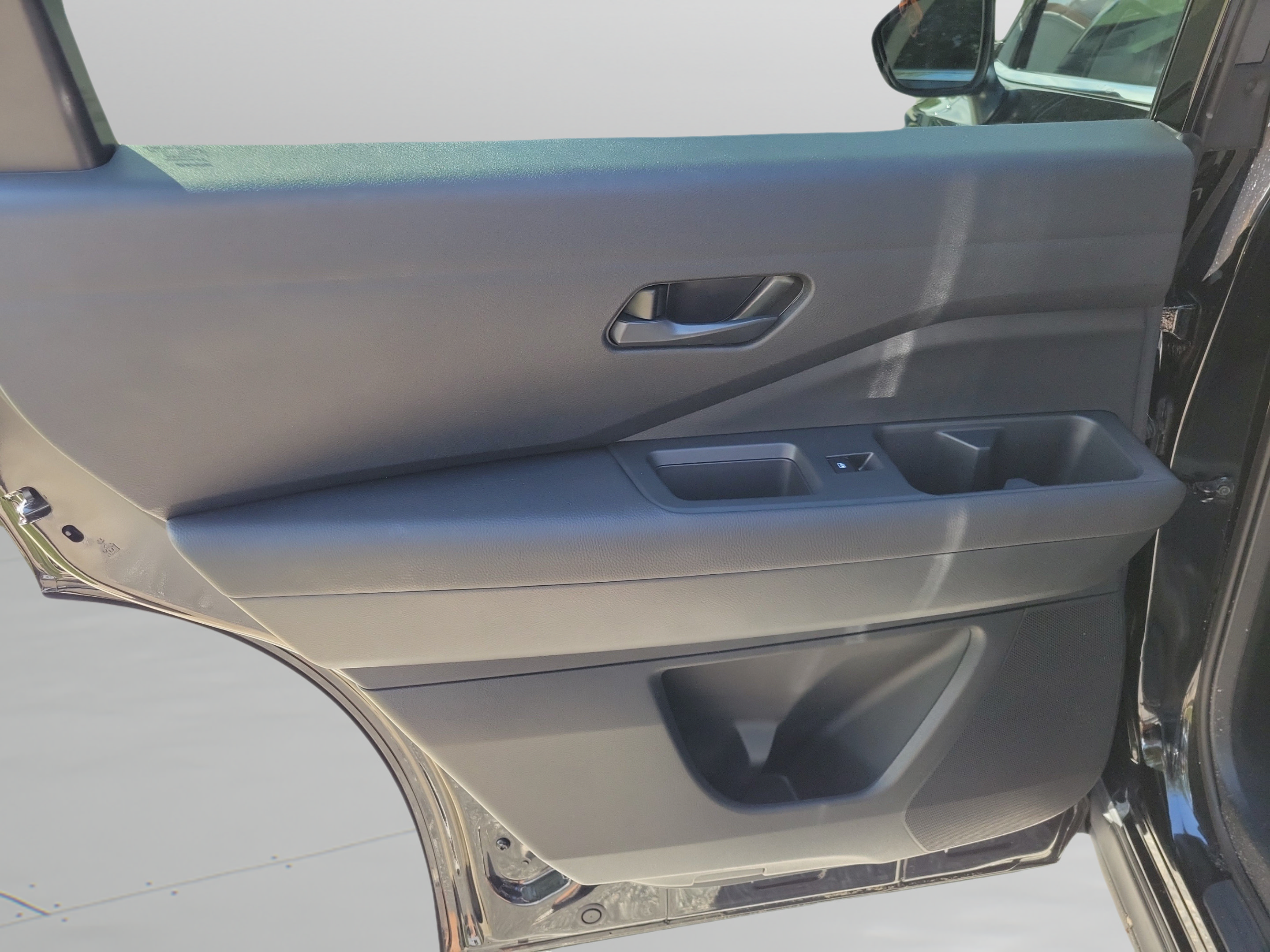 Certified 2025 Nissan Pathfinder S FWD image 6
