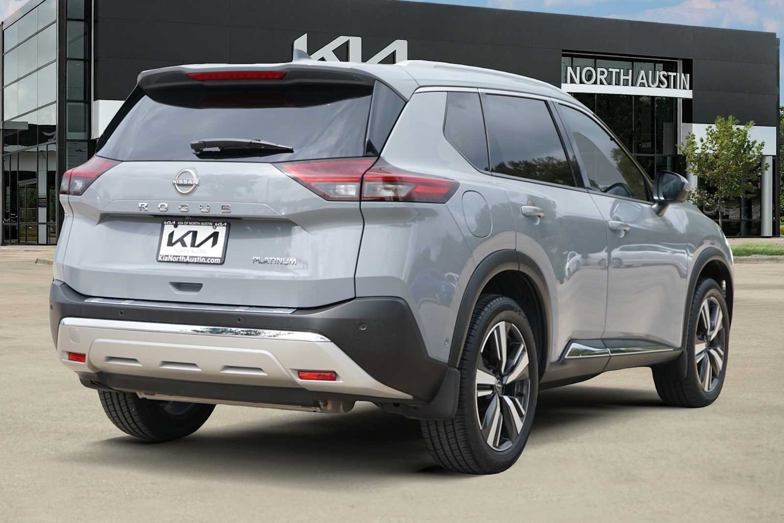 Used 2023 Nissan Rogue Platinum w/ Platinum Premium Package FWD image 5