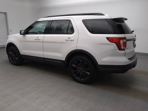 Used 2018 Ford Explorer XLT w/ Equipment Group 202A AWD/4WD image 3