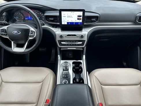 Used 2022 Ford Explorer XLT w/ Equipment Group 202A image 12