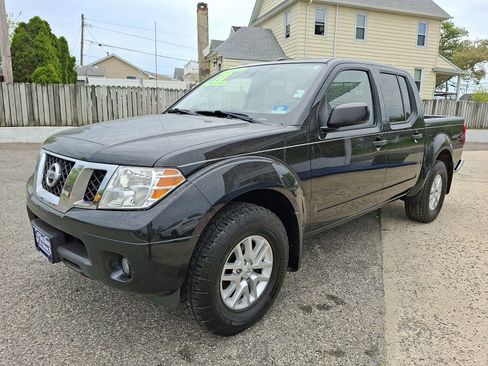 Used 2018 Nissan Frontier SV w/ Value Truck Package AWD/4WD image 3