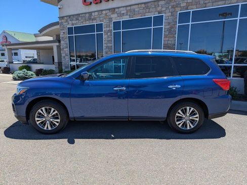 Used 2020 Nissan Pathfinder SL AWD/4WD image 2