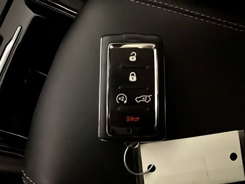 Used 2023 Jeep Grand Cherokee Overland w/ Luxury Tech Group IV AWD/4WD image 25