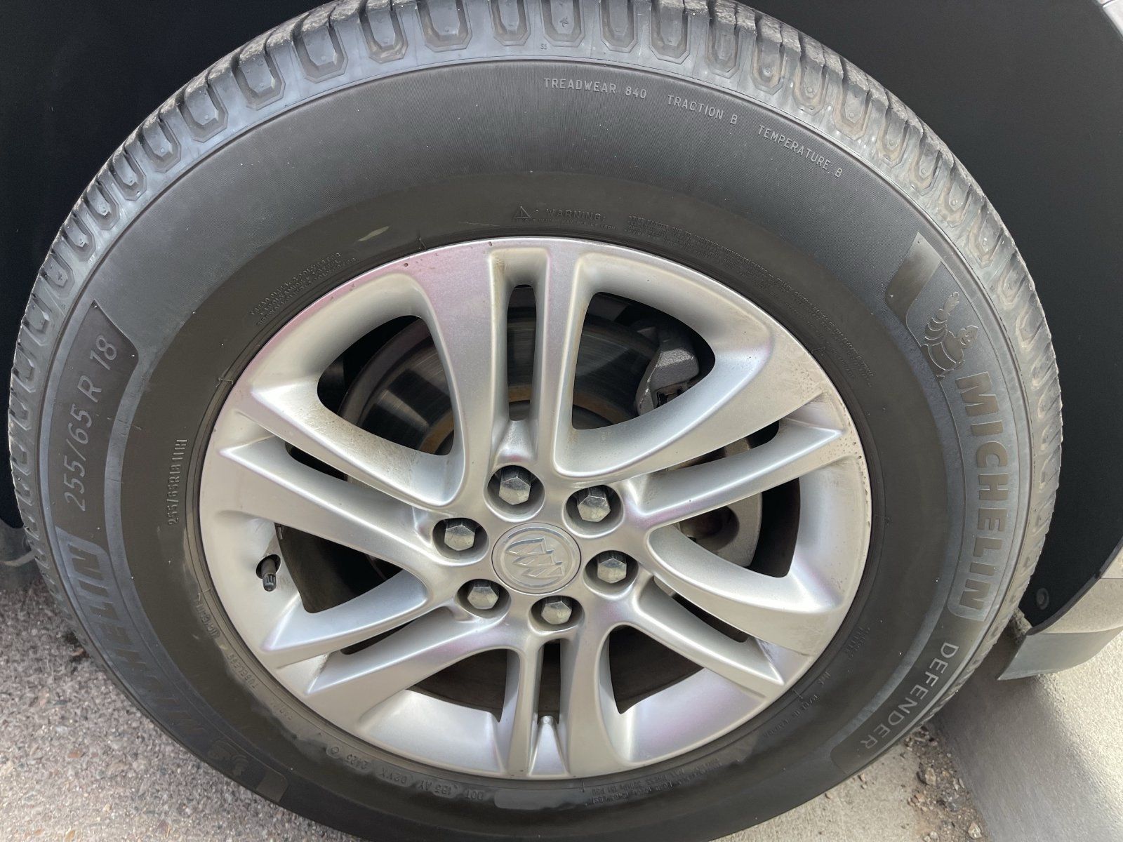 Used 2019 Buick Enclave Essence FWD image 4