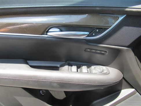 Used 2019 Cadillac XT5 Platinum AWD/4WD image 22