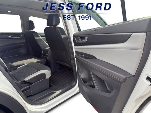 Used 2024 Volkswagen Atlas Peak Edition SEL image 8