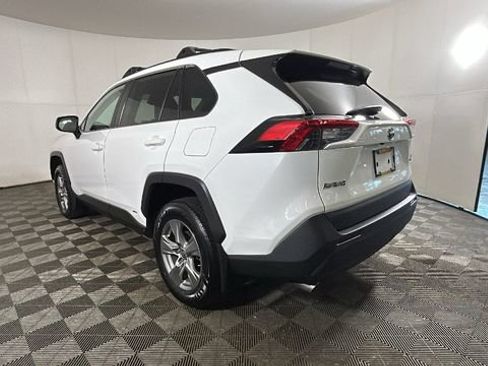 Used 2022 Toyota RAV4 LE AWD/4WD image 5