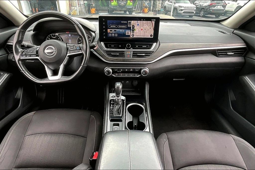 Used 2024 Nissan Altima 2.5 SV w/ SV Premium Package FWD image 7