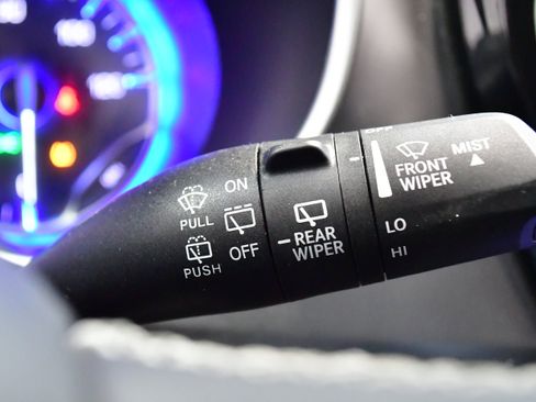 Used 2023 Chrysler Pacifica Touring-L image 46