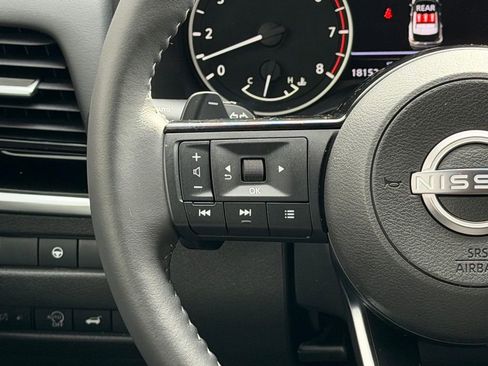 Used 2023 Nissan Rogue SL w/ SL Premium Package image 31