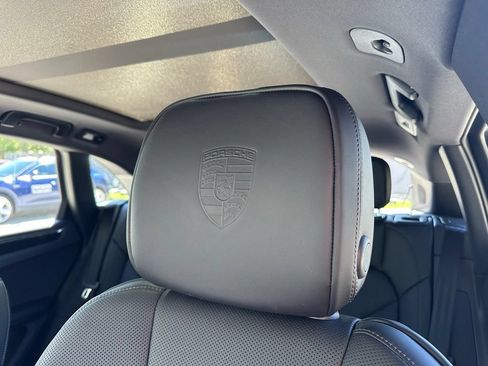 Used 2026 Porsche Macan AWD/4WD image 24