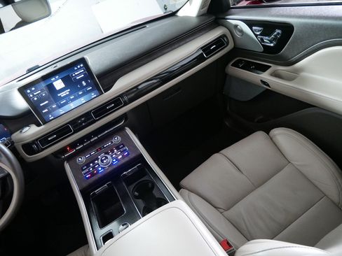 Used 2020 Lincoln Aviator Reserve w/ Equipment Group 202A AWD/4WD image 11