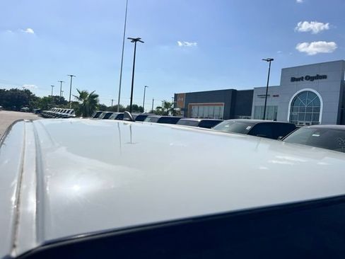 Used 2025 Nissan Frontier SV w/ SV Convenience Package RWD image 7