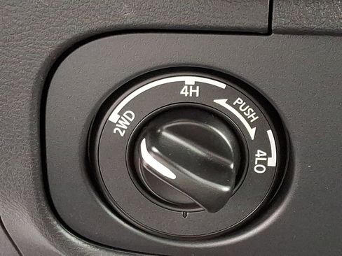 Used 2025 Nissan Frontier PRO-4X image 23