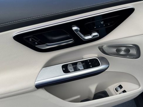 Used 2025 Mercedes-Benz GLC 350e 4MATIC image 19