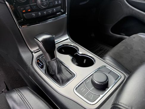Used 2022 Jeep Grand Cherokee Laredo X AWD/4WD image 15