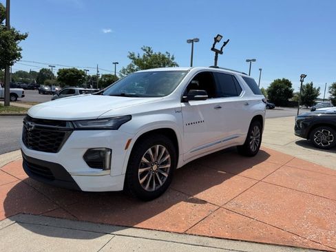 Used 2023 Chevrolet Traverse Premier AWD/4WD image 3