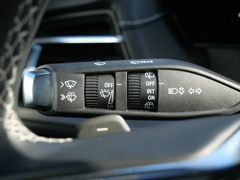 Used 2025 Chevrolet Traverse LT image 29