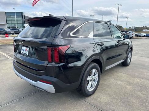 New 2026 Kia Sorento LX FWD image 8