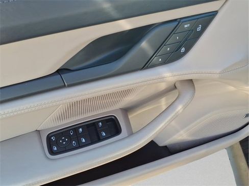 Used 2022 Porsche Taycan image 13