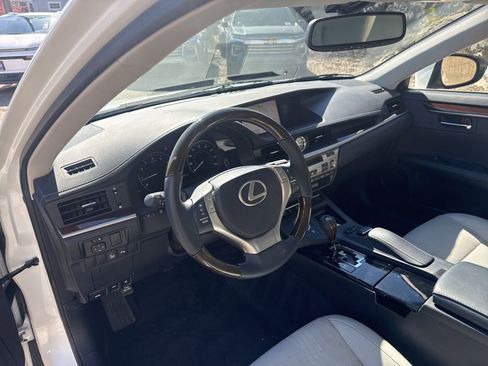 Used 2014 Lexus ES 350 w/ Luxury Package FWD image 15