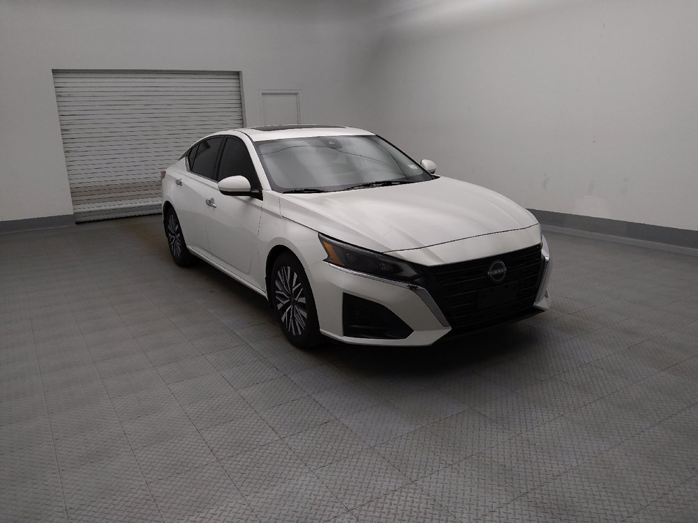 Used 2023 Nissan Altima 2.5 SV w/ SV Premium Package FWD image 13