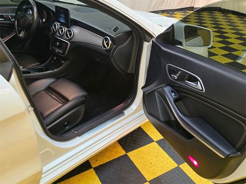 Used 2019 Mercedes-Benz CLA 250 image 12
