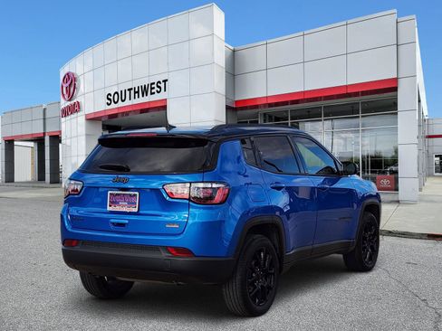 Used 2024 Jeep Compass Latitude w/ Convenience Group image 5