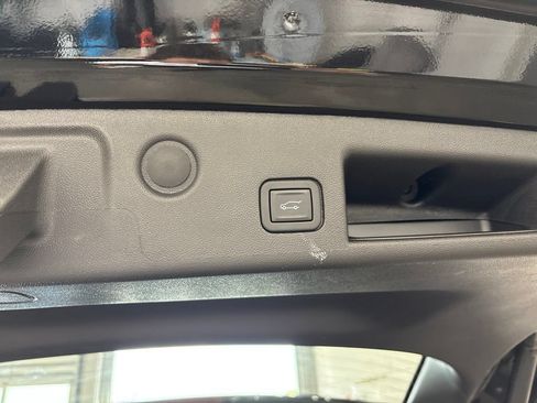 Used 2024 Chevrolet Equinox Premier FWD image 22