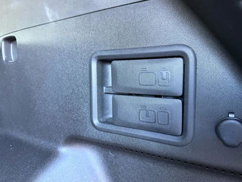 Used 2020 Chevrolet Equinox LT image 38