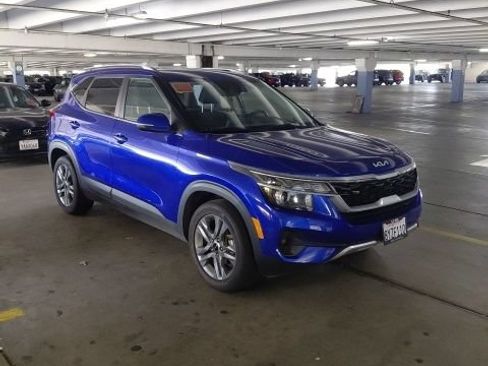 Certified 2022 Kia Seltos S FWD image 2