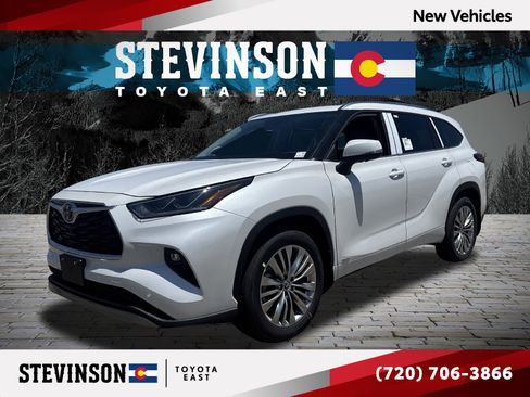 New 2026 Toyota Highlander Platinum AWD/4WD image 1
