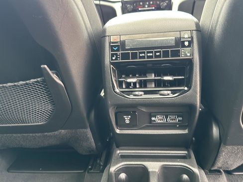 Used 2024 Jeep Grand Cherokee L Limited w/ Luxury Tech Group II AWD/4WD image 28
