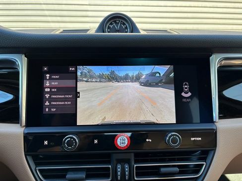 Certified 2025 Porsche Macan image 20