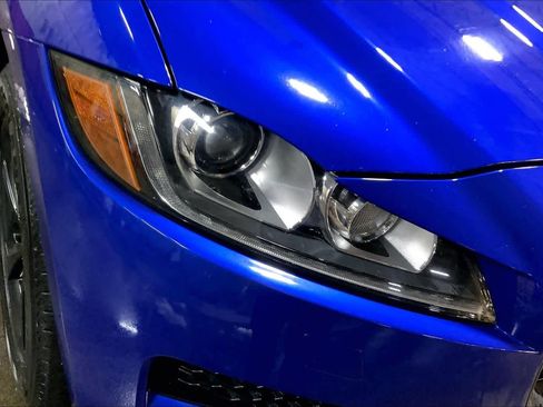 Used 2020 Jaguar F-PACE Premium image 28