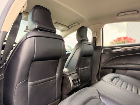 Used 2018 Ford Fusion SE w/ Equipment Group 602A FWD image 16