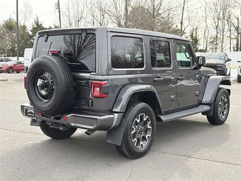 Used 2020 Jeep Wrangler Unlimited Sahara image 12
