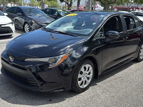 Certified 2025 Toyota Corolla LE image 3