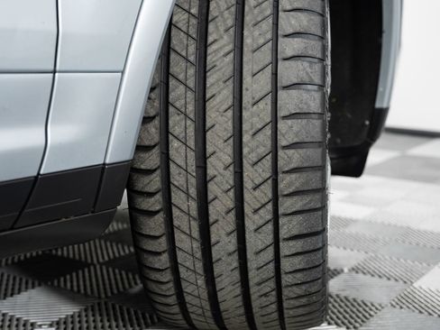 Used 2018 Porsche Cayenne Platinum Edition w/ Premium Package image 40