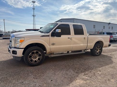 Used 2013 Ford F250 Platinum w/ FX4 Off Road Pkg image 4