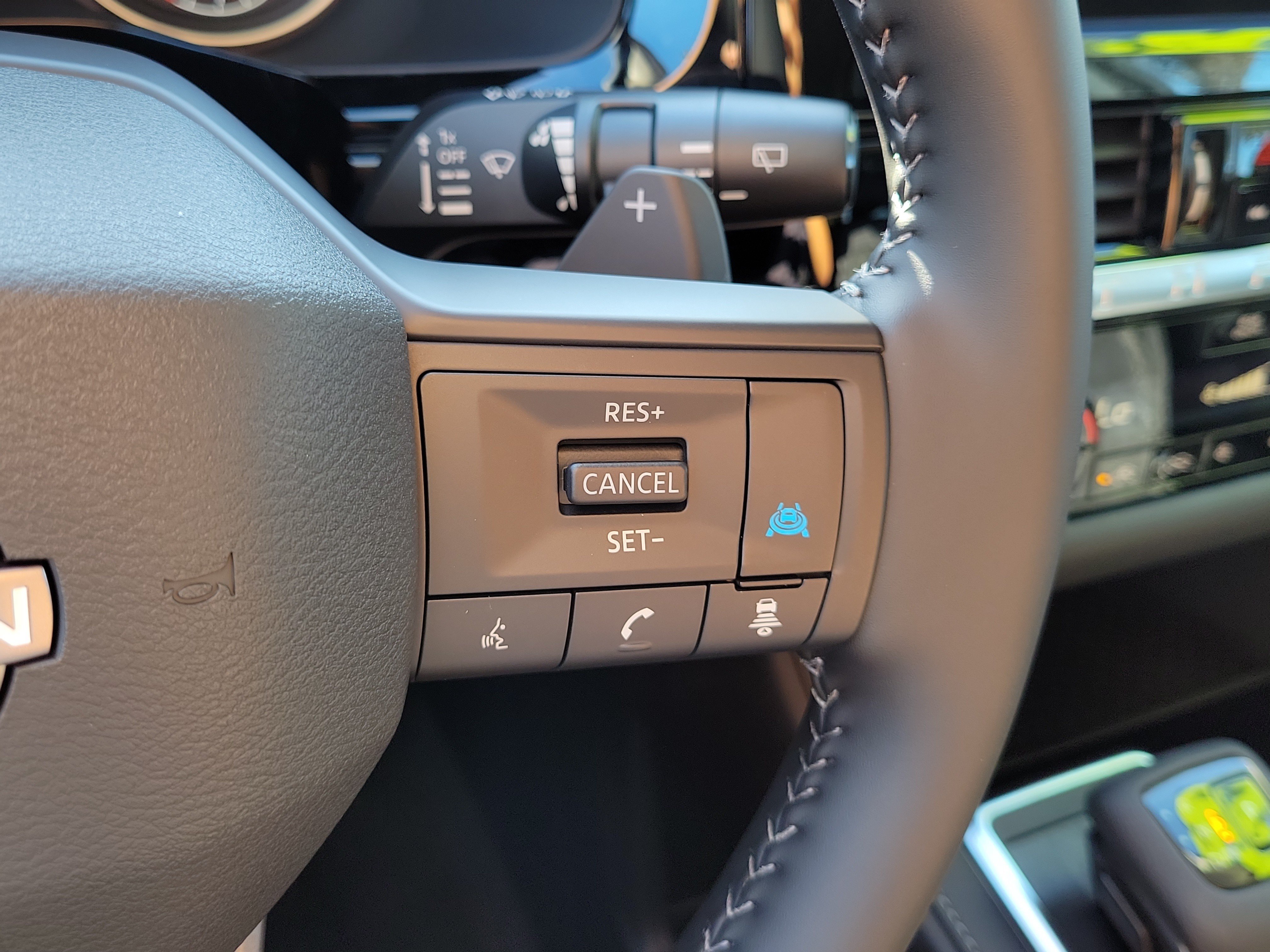 Used 2026 Nissan Pathfinder SV FWD image 22