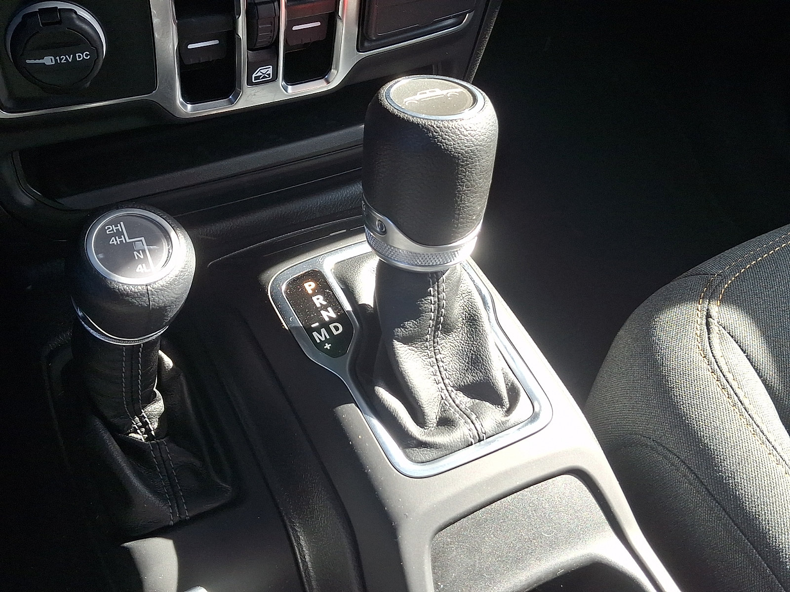 Used 2025 Jeep Gladiator Sport AWD/4WD image 14