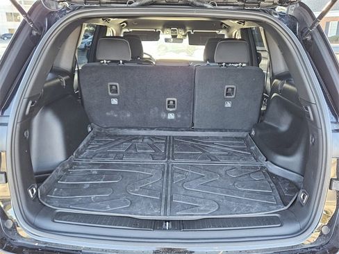 Used 2025 Jeep Grand Cherokee Laredo image 12