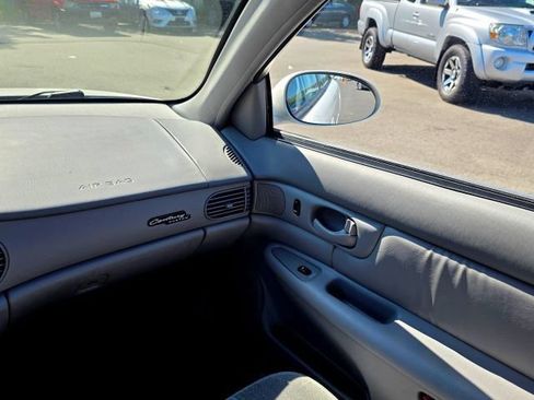 Used 2001 Buick Century Custom w/ Premium Pkg FWD image 33