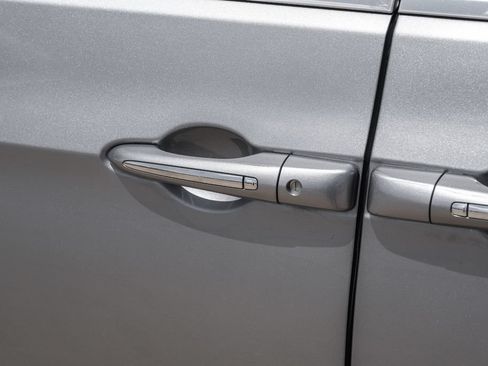 Used 2021 Chrysler Pacifica Touring-L FWD image 45