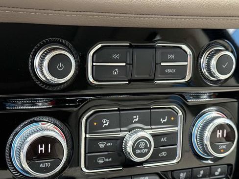 Used 2021 GMC Yukon Denali w/ Denali Premium Package AWD/4WD image 20