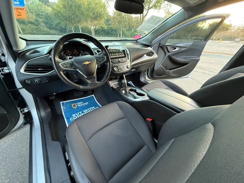 Used 2018 Chevrolet Malibu LT w/ Driver Confidence Package image 22