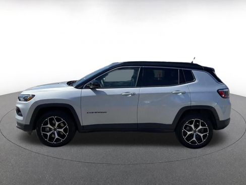 Used 2025 Jeep Compass Limited image 8